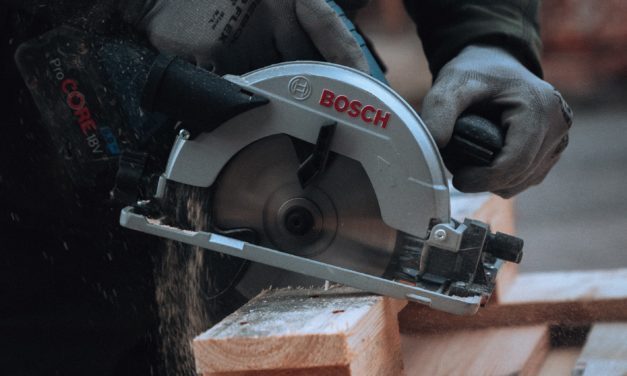 Are Circular Saws Right or Left Handed?