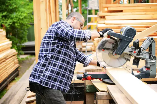 Where Is the Reset Button On a Dewalt Table Saw?